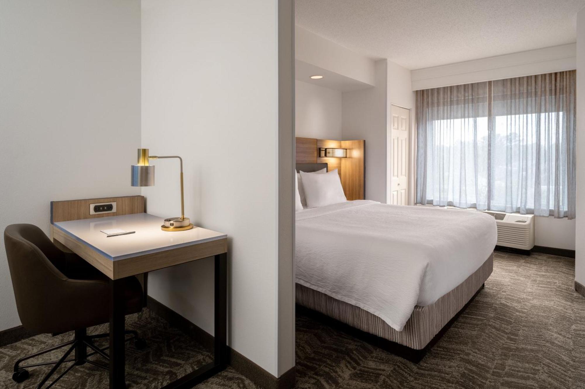 Springhill Suites Gainesville Bagian luar foto