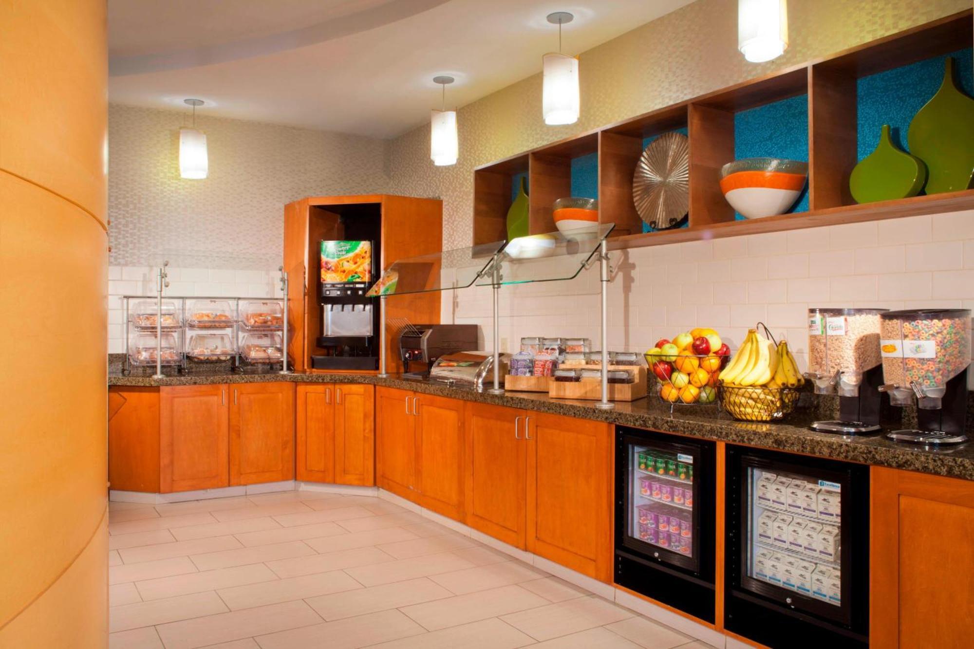 Springhill Suites Gainesville Bagian luar foto
