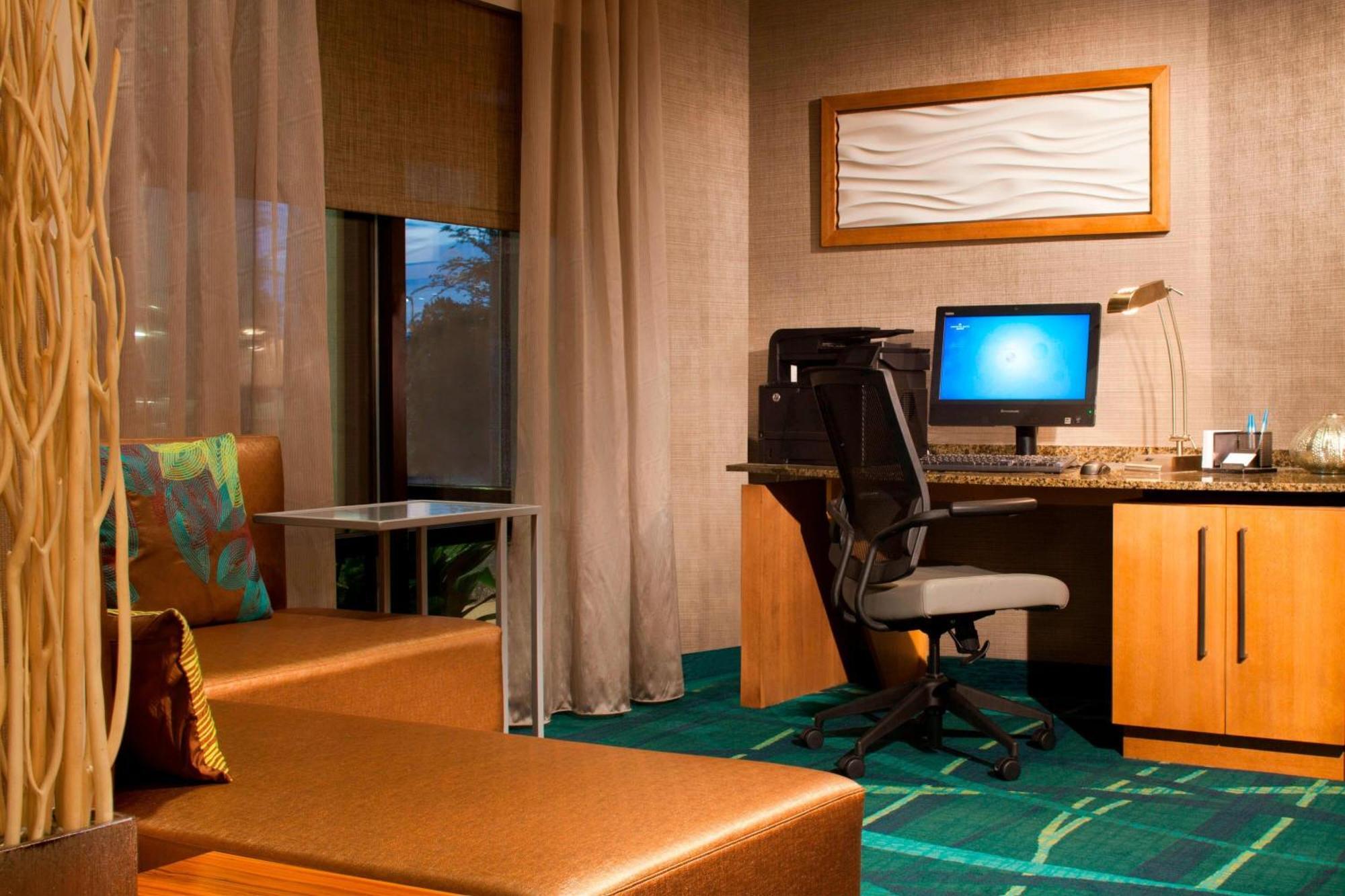 Springhill Suites Gainesville Bagian luar foto